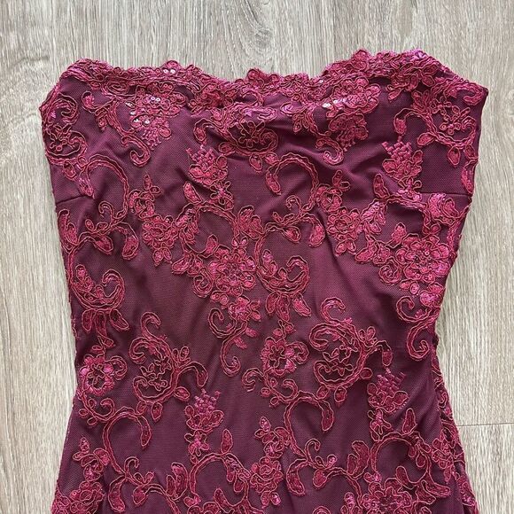 Nova Luxe Burgundy Lace Dress - Picture 9 of 12